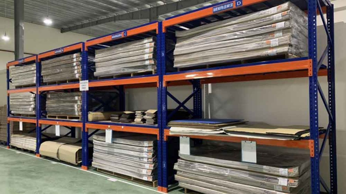 Kệ chịu tải công nghiệp giúp lưu trữ hàng hoá an toàn