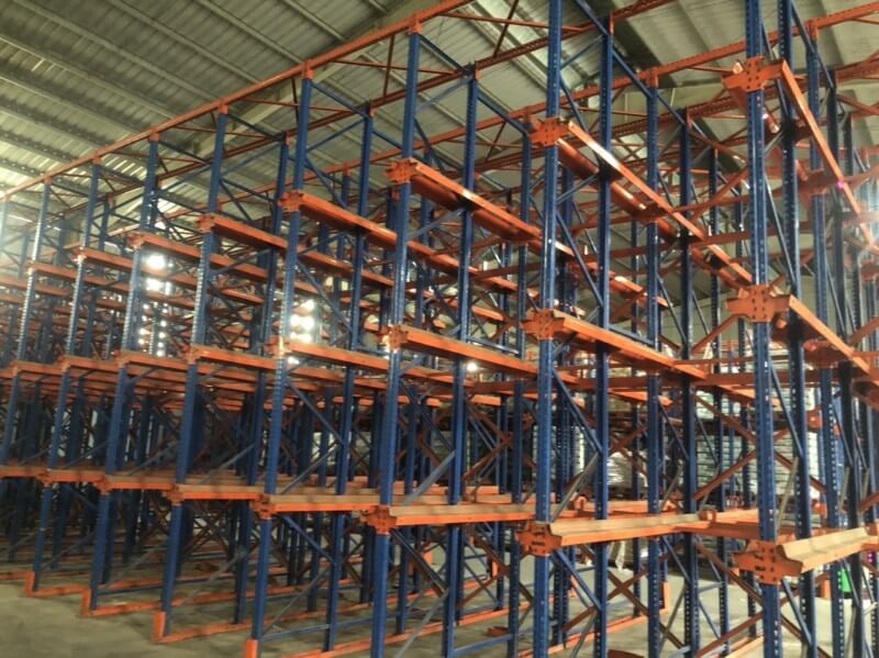 Vì sao cần kiểm định kệ hàng?